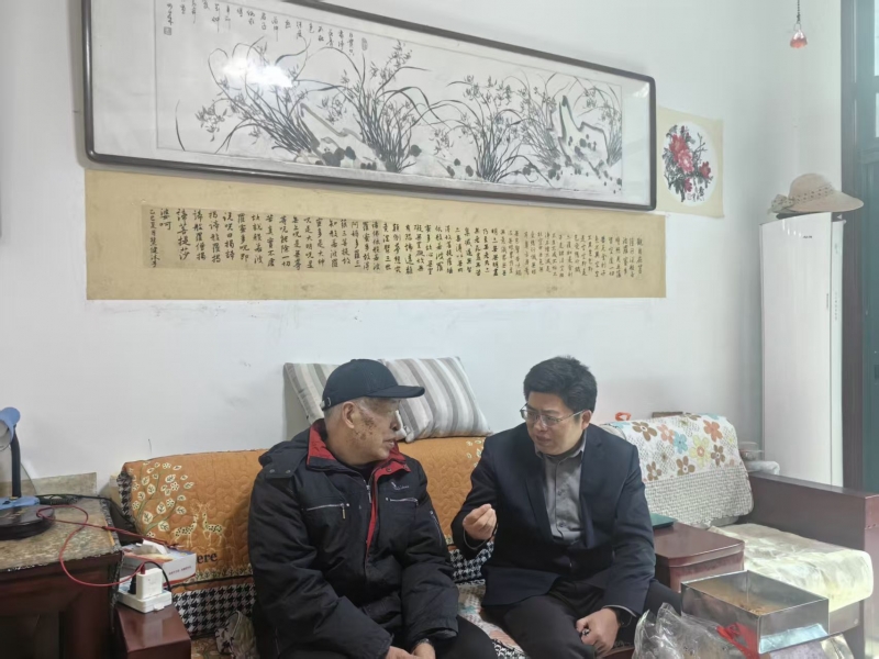 市统计局开展走访慰问退休老党员活动